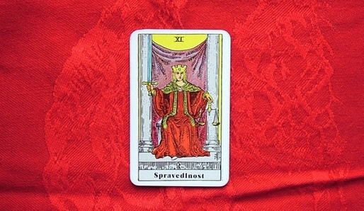 XI - SPRAVEDLNOST (Lamed = V�hy, Libra) - Tarot