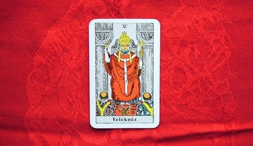 V - HIEROFANT (Vav = B�k, Taurus) - Tarot